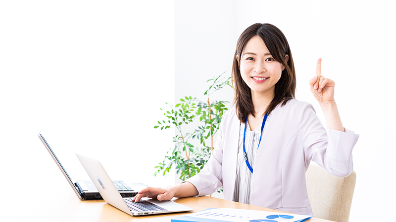 パンフレットやカタログを作るためのポイントを開設している様子の写真