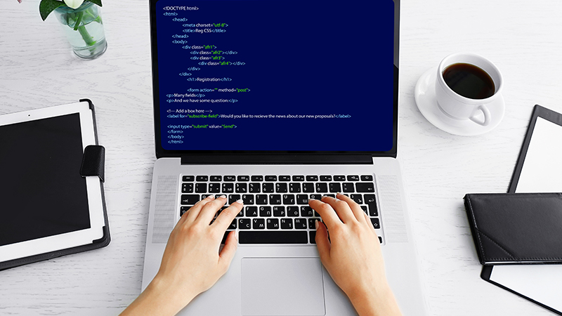 システムを開発している様子の写真