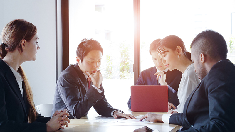 UI/UXの改善は、企業の収益向上にも大きく貢献できることを表す写真