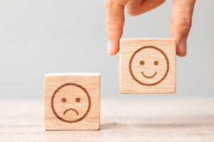 笑顔と不満の顔文字画像