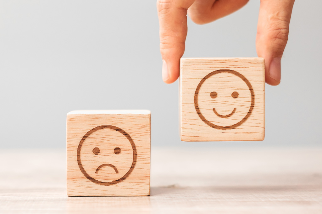 笑顔と不満の顔文字画像